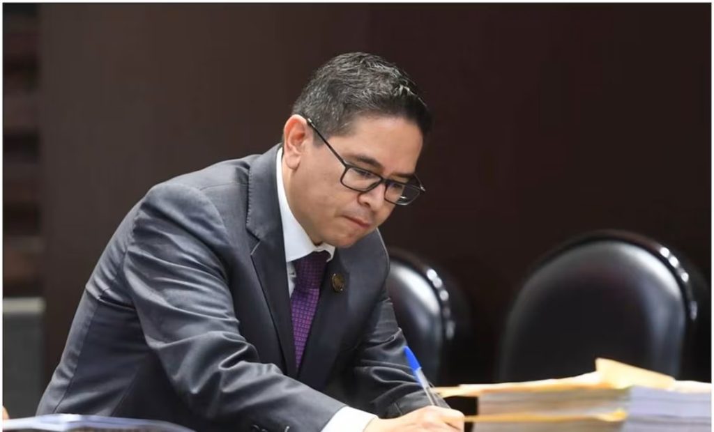 Diputado del PAN acusa a Ebrard de estar tras Olinia; “Carritos eléctricos” de Sheinbaum, “con olor a corrupción”